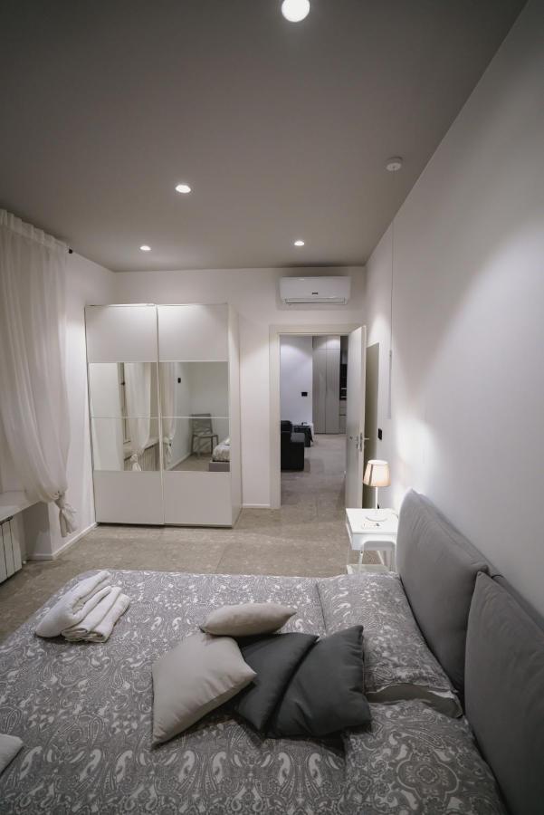 De Luca 6 Apartments Salerno Eksteriør billede