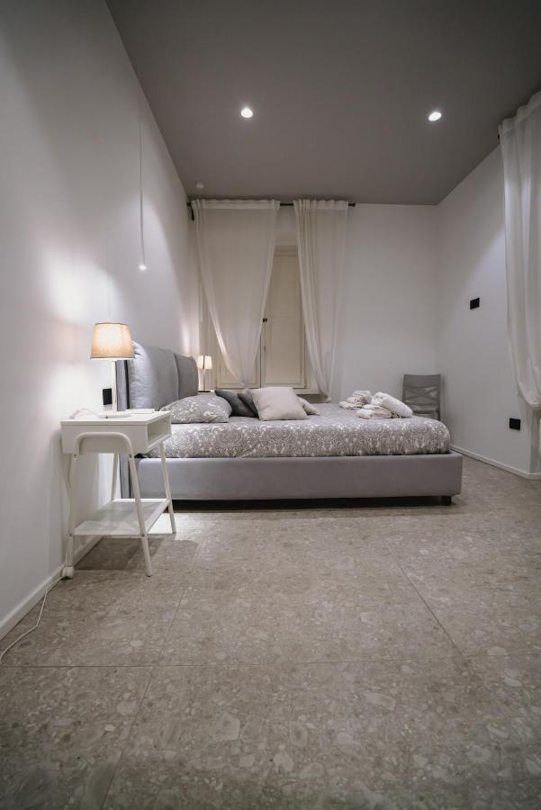De Luca 6 Apartments Salerno Eksteriør billede