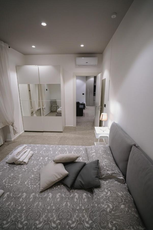 De Luca 6 Apartments Salerno Eksteriør billede